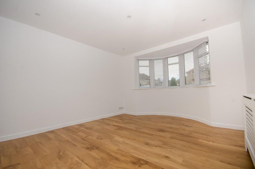 Property photo 3 of 17 Lounge.Jpg