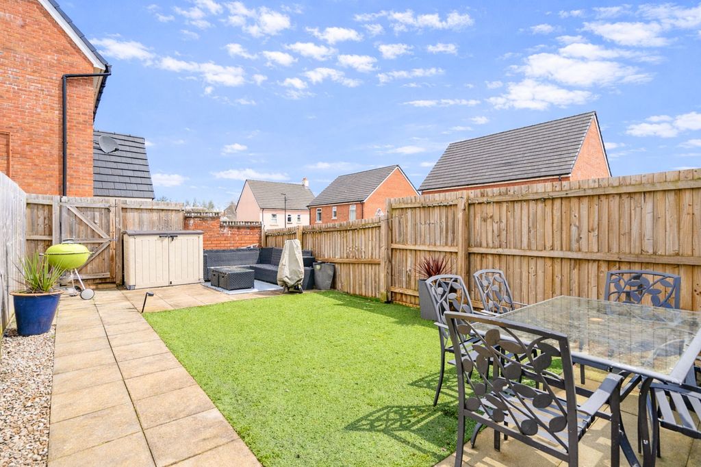 Property photo 2 of 20