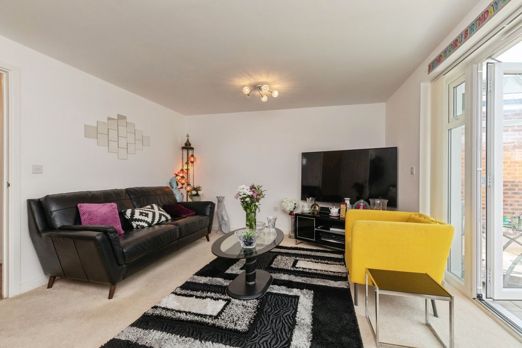 Property photo 2 of 21