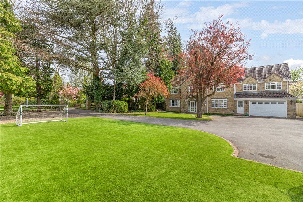 Property photo 1 of 20 Front Gardens