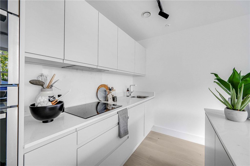 Property photo 2 of 23 Picture No. 42