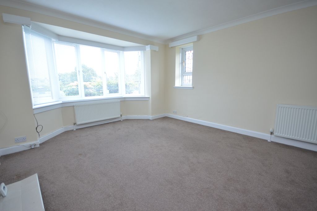 Property photo 3 of 20 Lounge