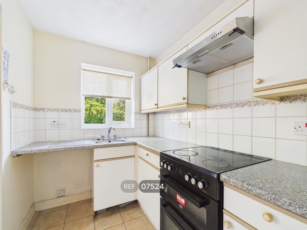Property photo 3 of 18 Kitchen