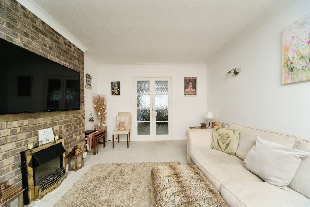 Property photo 3 of 15