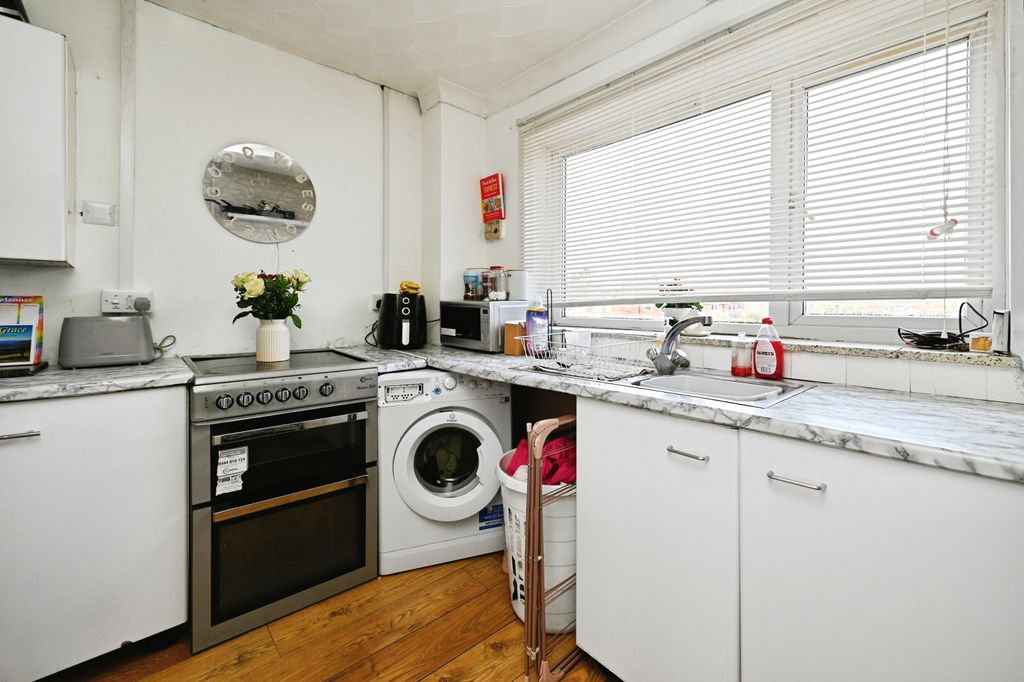 Property photo 3 of 20