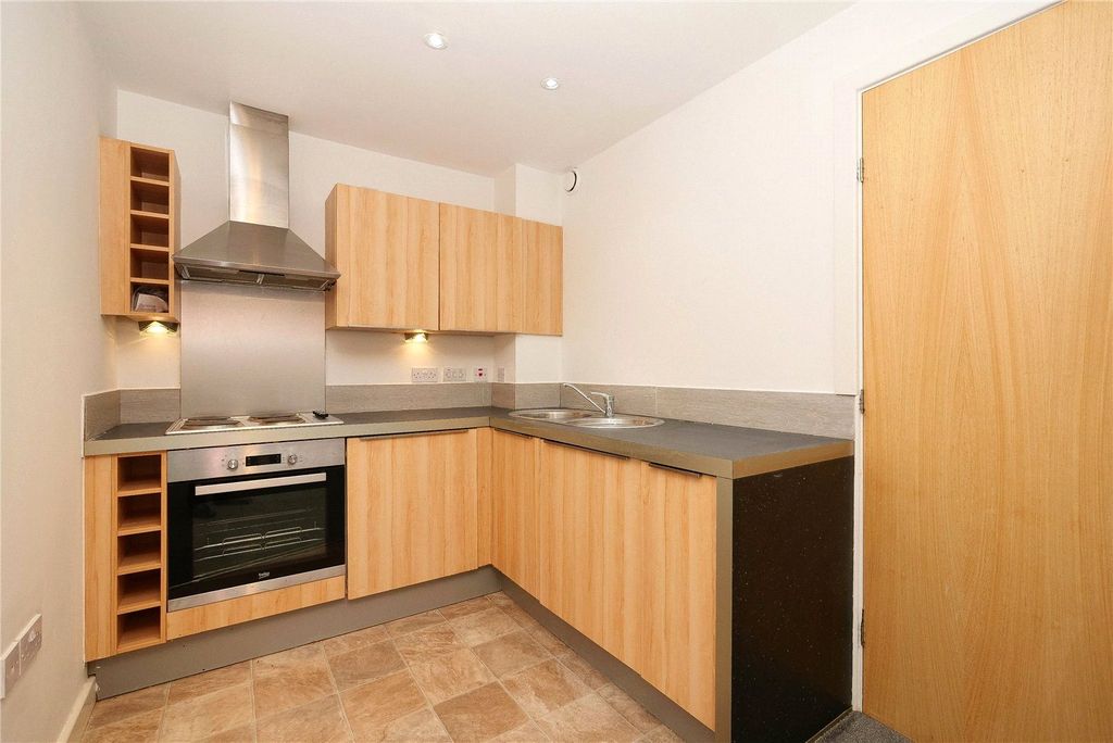 Property photo 3 of 8 Picture No. 06
