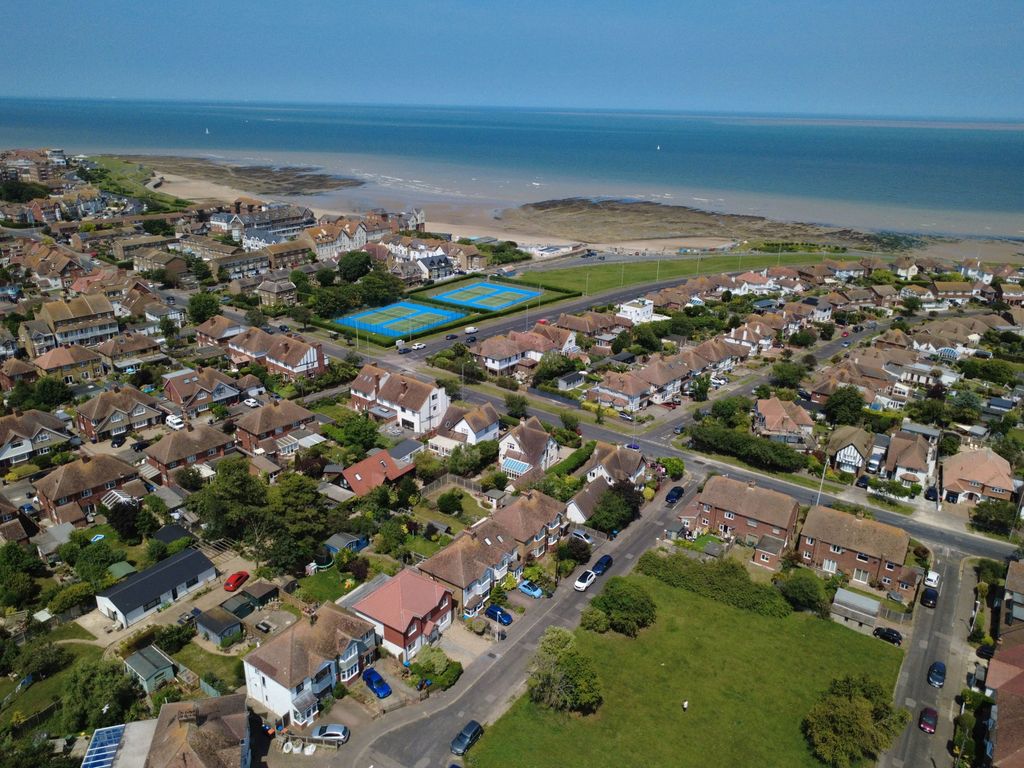 Property photo 2 of 30