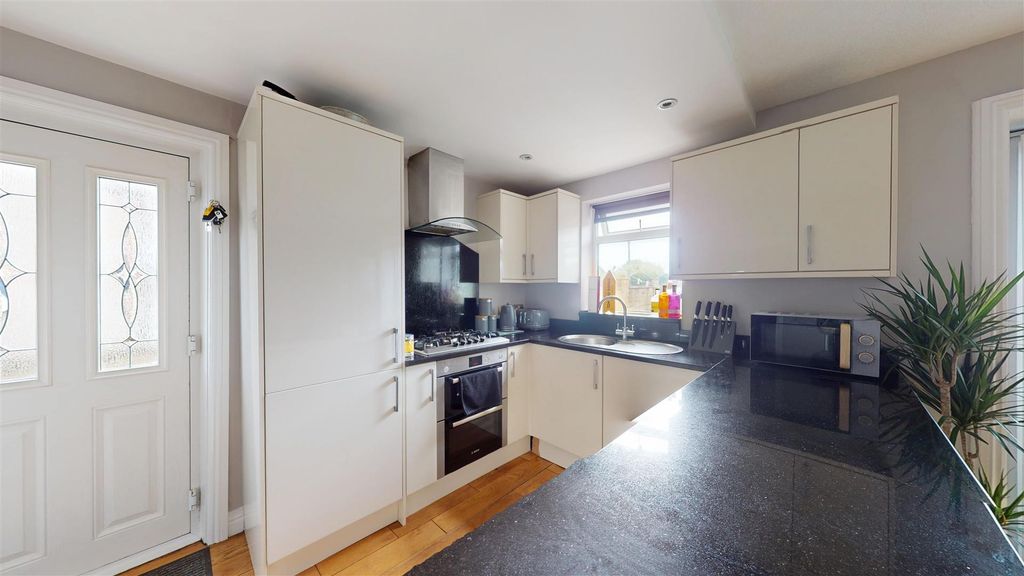 Property photo 3 of 15 Dining Kitchen
