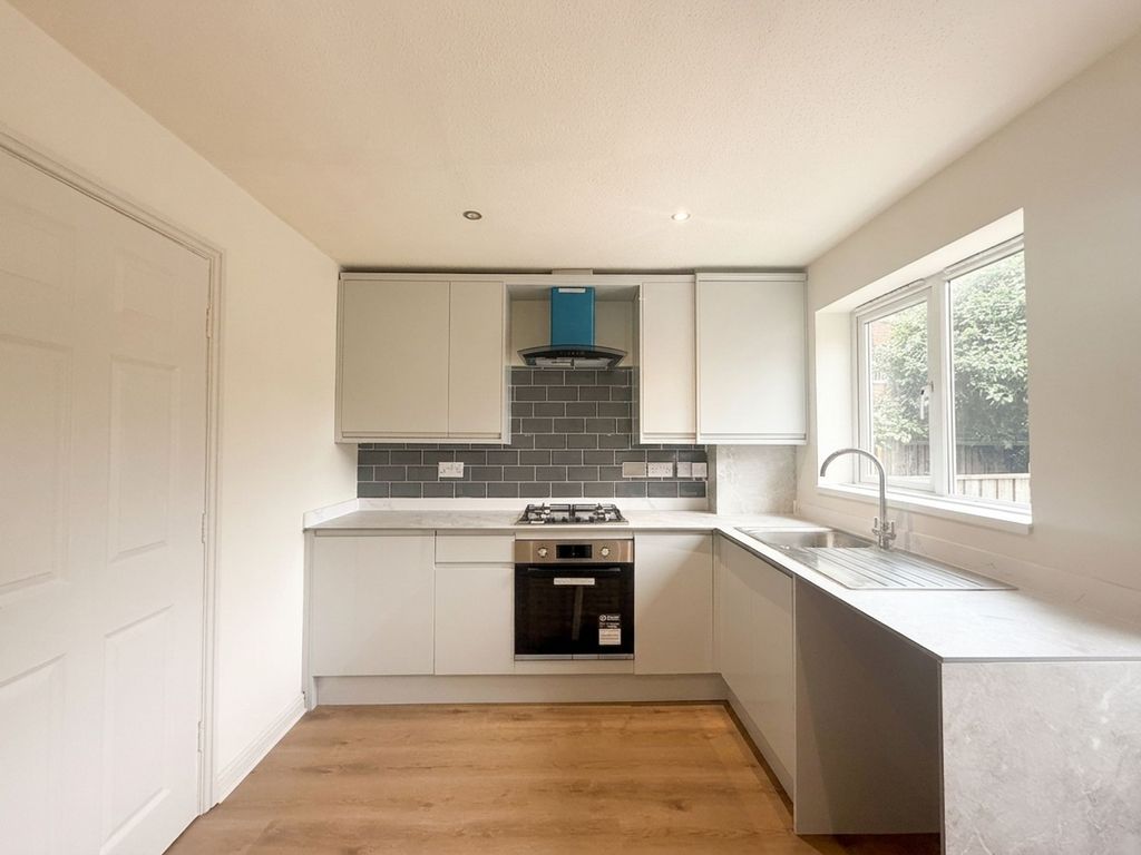 Property photo 2 of 12 Kitchen