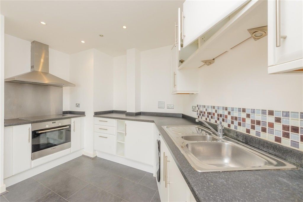 Property photo 2 of 15 Kitchen/Lounge
