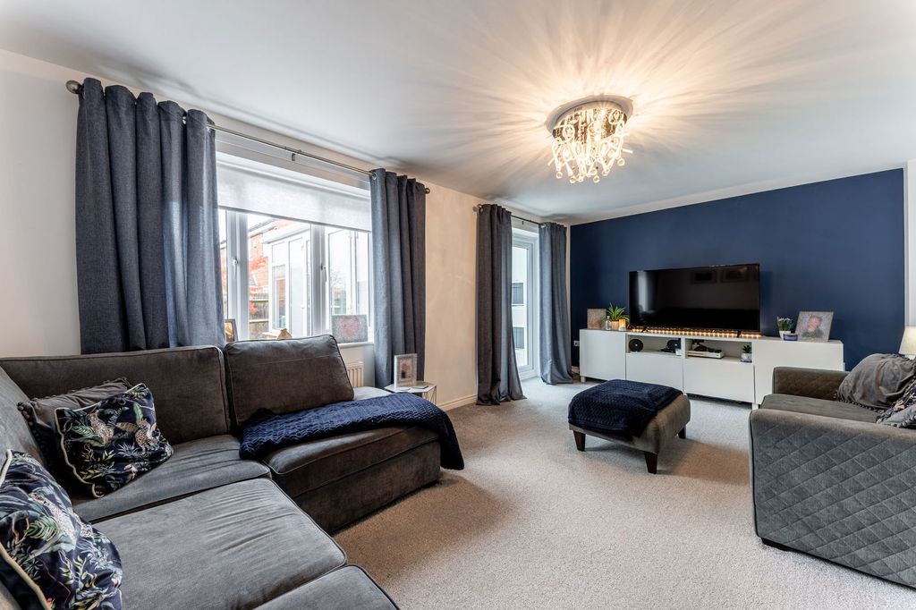 Property photo 2 of 22