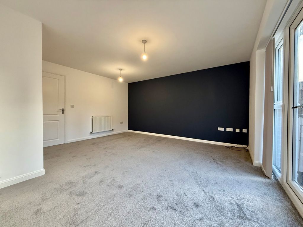 Property photo 2 of 11 Living Room