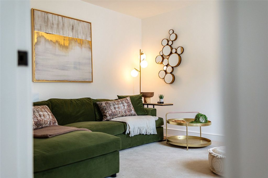 Property photo 3 of 14 Living