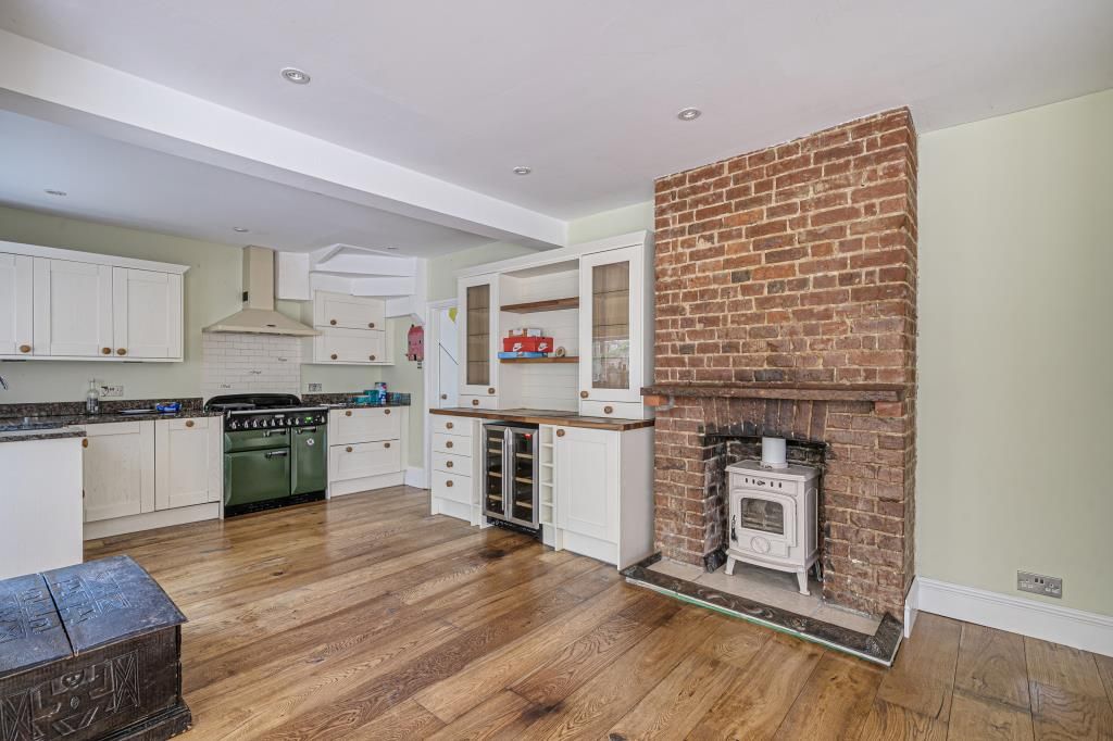 Property photo 3 of 16 Kitchen