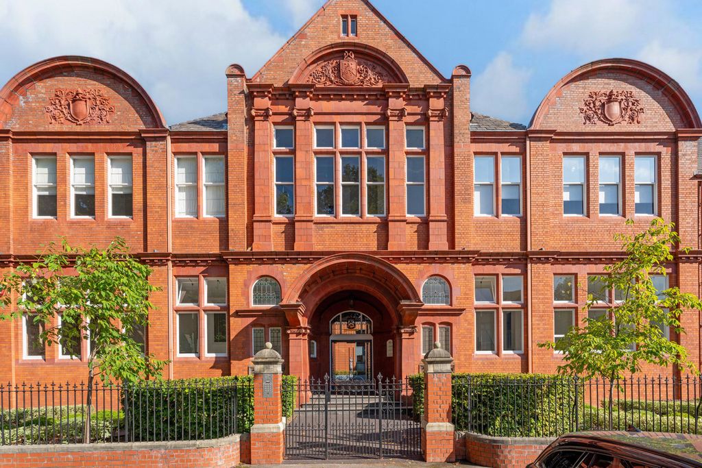 Property photo 1 of 28