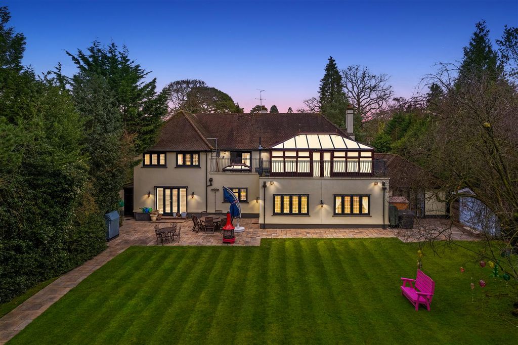 Property photo 1 of 32