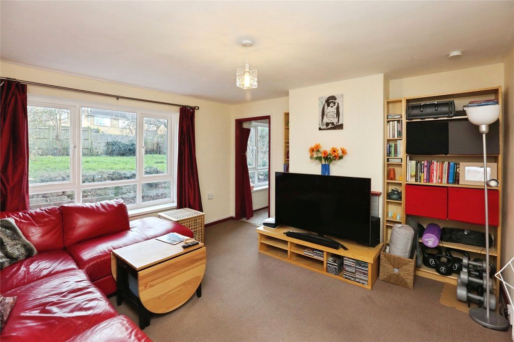 Property photo 2 of 19 Picture No. 27