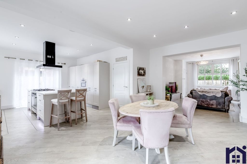 Property photo 2 of 52 Heart Of The Home