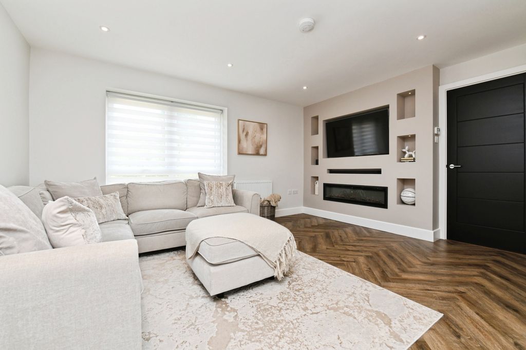 Property photo 2 of 19 Sitting Room