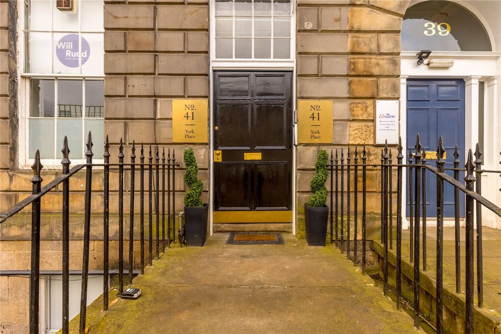 Property photo 2 of 19 Picture No. 11