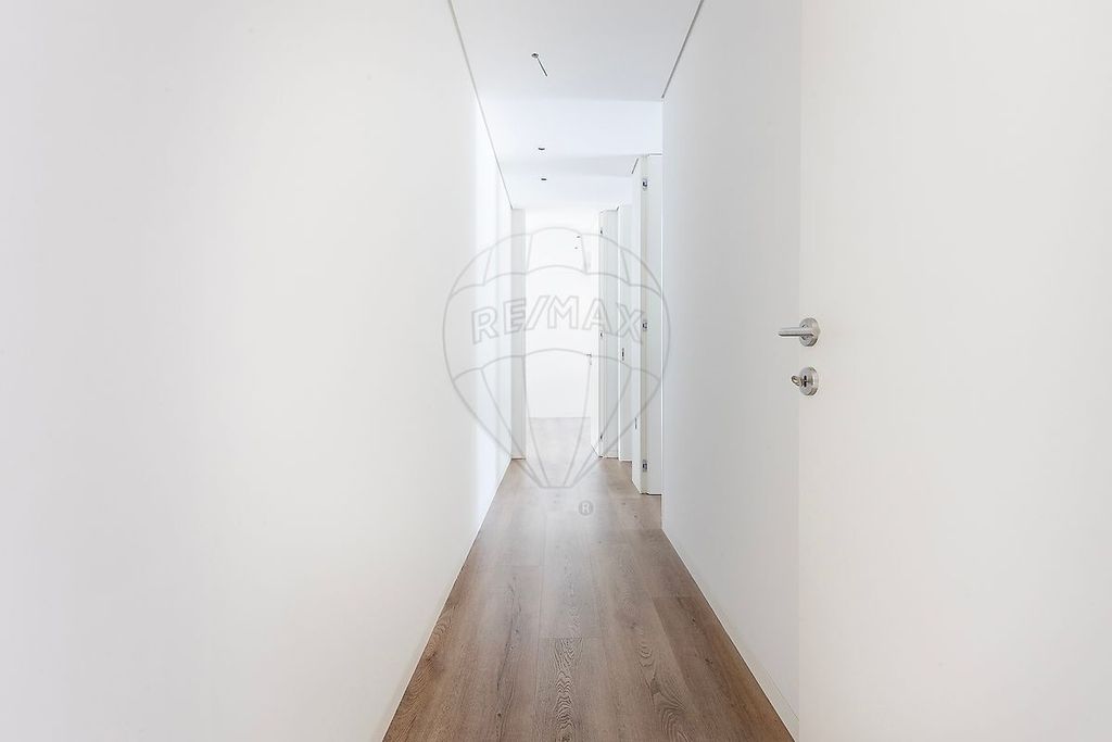 Property photo 1 of 48