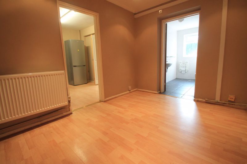 Property photo 3 of 12 Photo 7