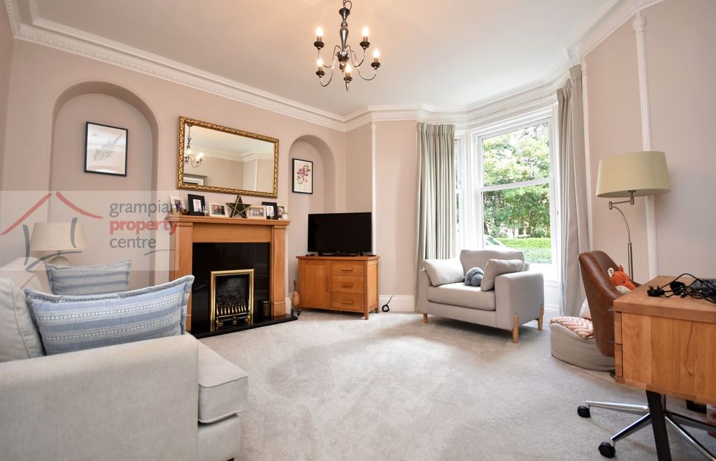 Property photo 3 of 31 l1.Jpg