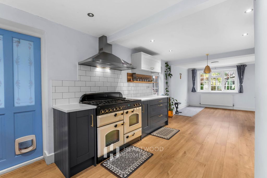 Property photo 2 of 21