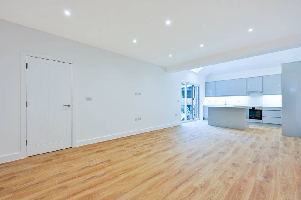 Property photo 3 of 9