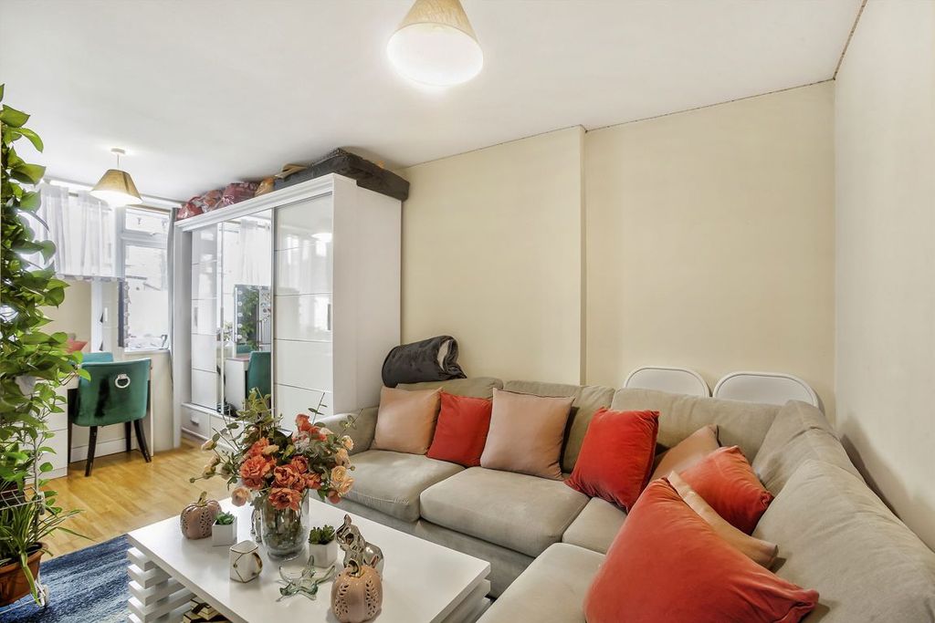 Property photo 3 of 6