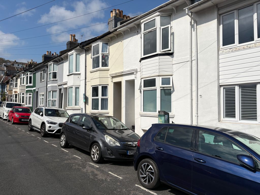 Property photo 2 of 12