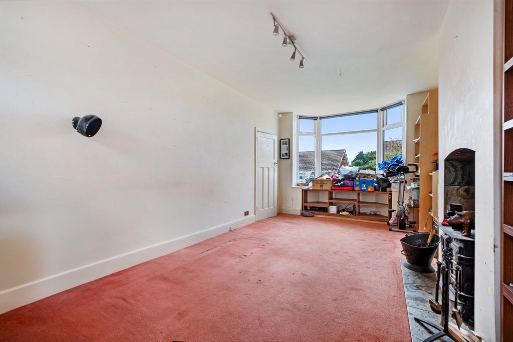 Property photo 3 of 25 Chetwyn Avenue-12.Jpg