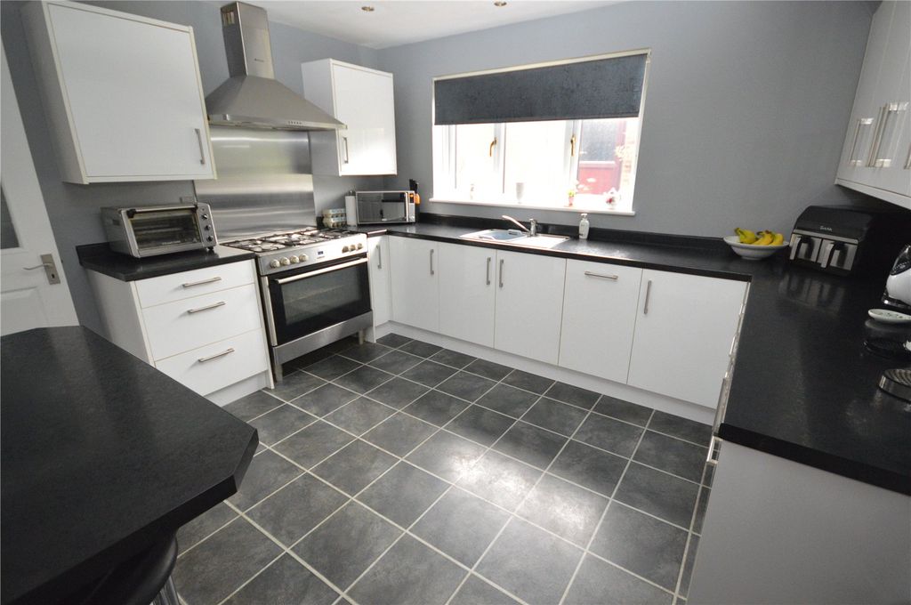 Property photo 3 of 21 Picture No. 13