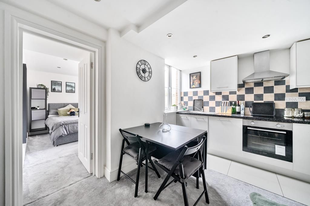 Property photo 3 of 10 Kitchen