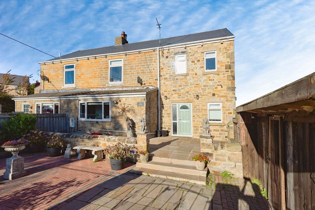 Property photo 1 of 32