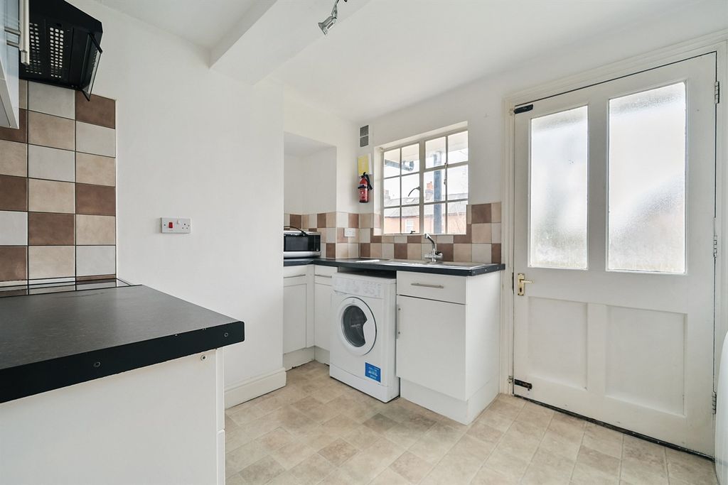 Property photo 2 of 9 Kitchen