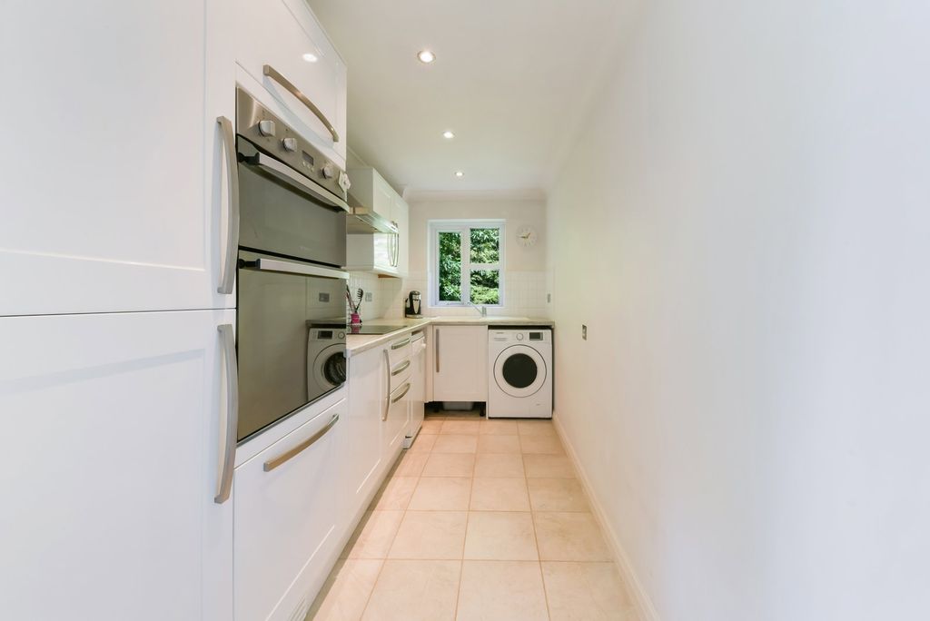 Additional image 5 of 2 bed flat for saleGodstone Road, Lingfield RH7