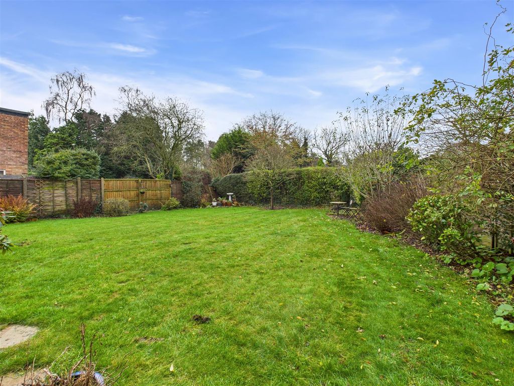 Property photo 2 of 18 Outside