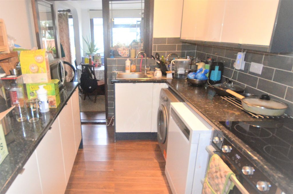 Property photo 3 of 8 Gallery