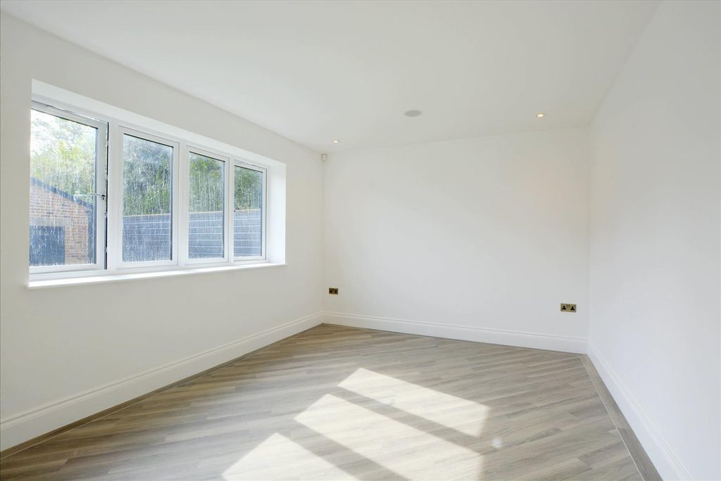 Property photo 2 of 26 Dining Room.Jpg