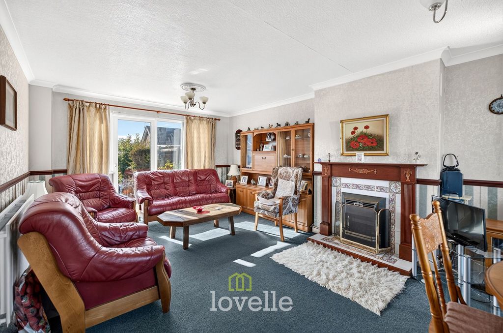 Property photo 2 of 28
