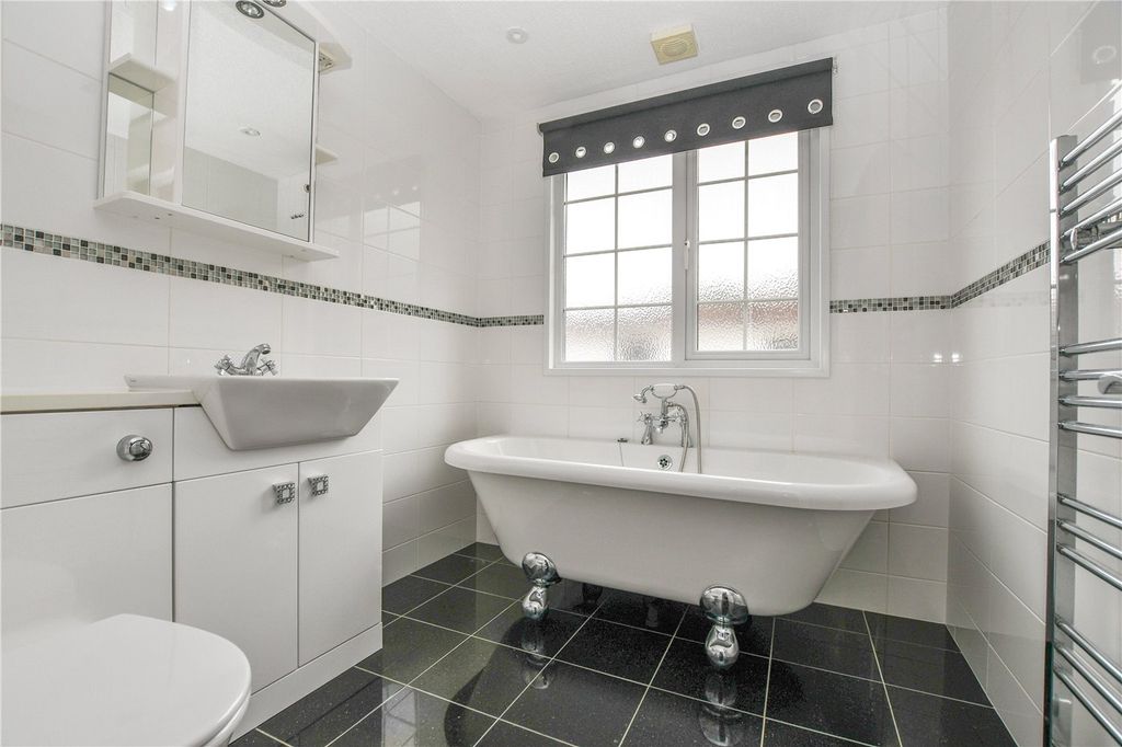 Additional image 6 of 2 bed property for salePinewood Caravan Park, Wokingham, Berkshire RG40