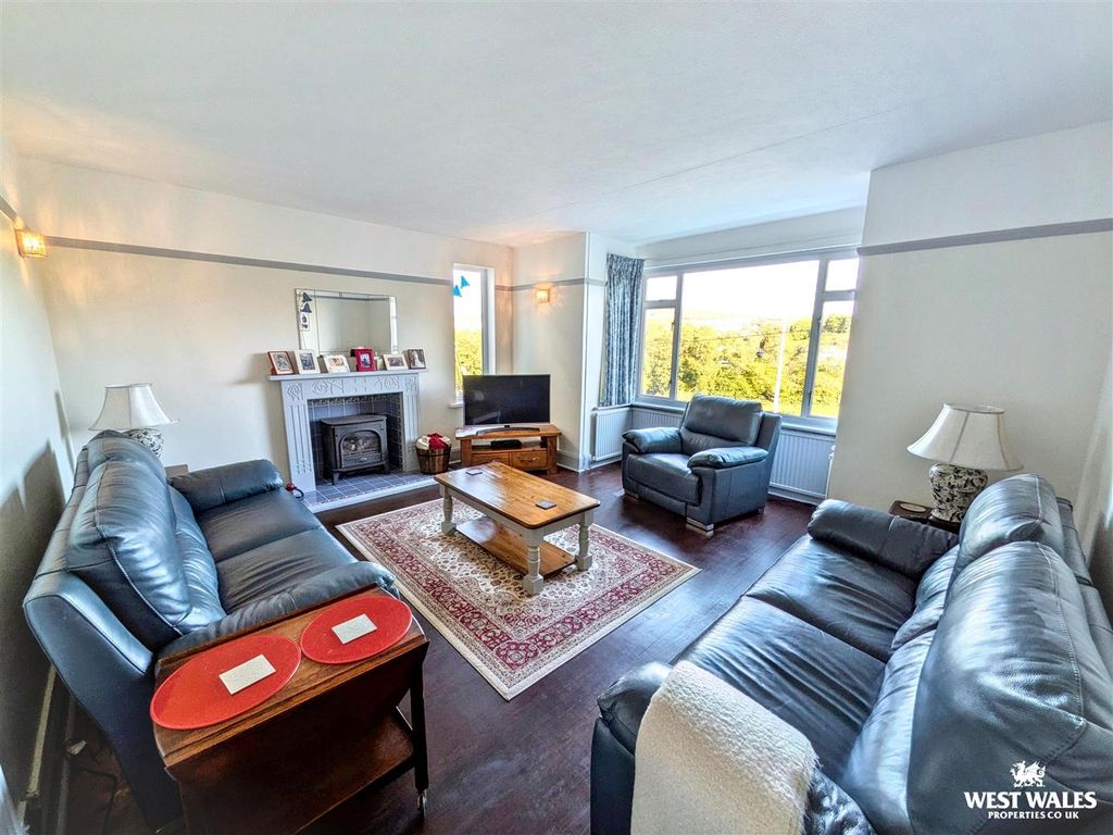 Property photo 3 of 29 24080.Jpg