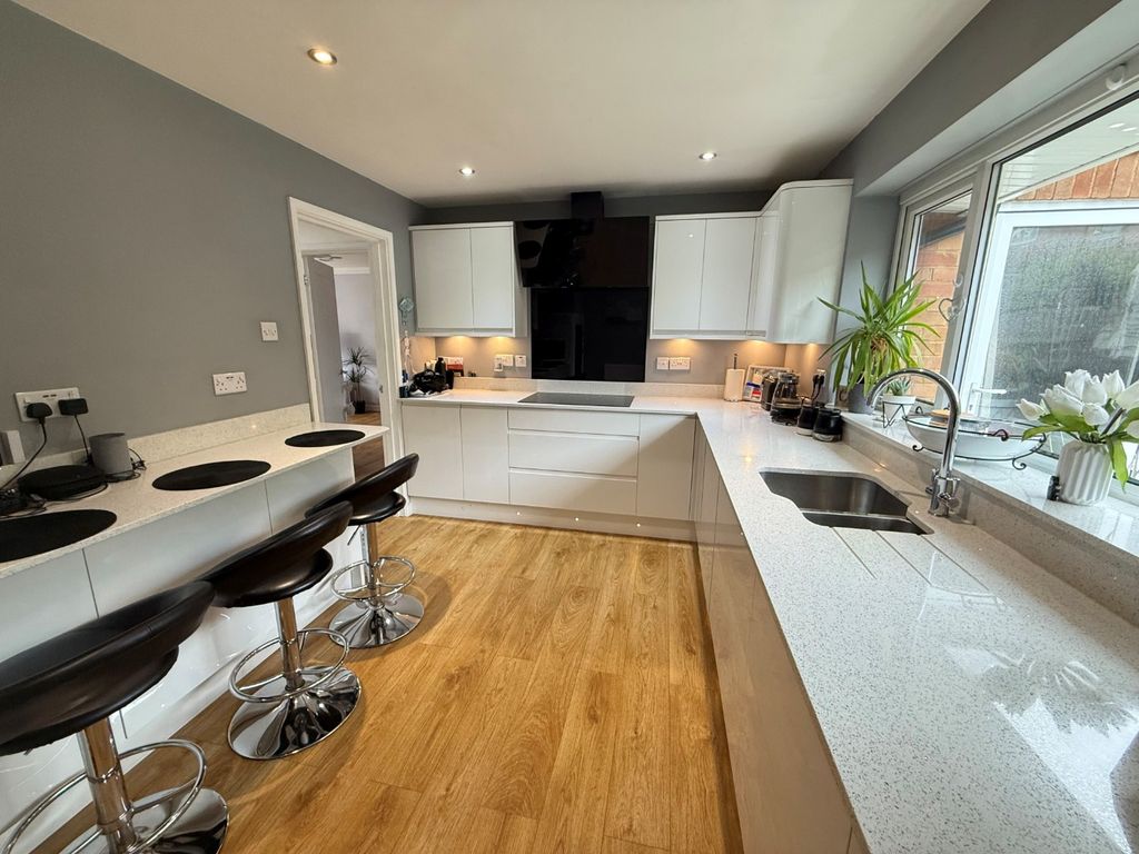 Property photo 2 of 21 4407821