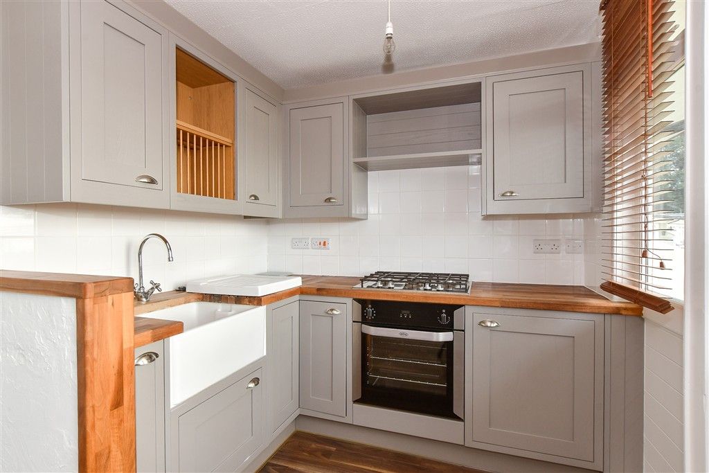 Property photo 3 of 10 Kitchen