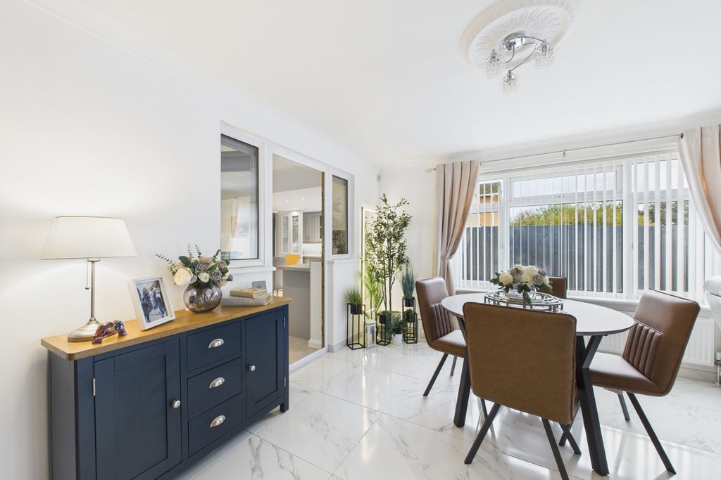 Property photo 2 of 27 Annexe Living Area