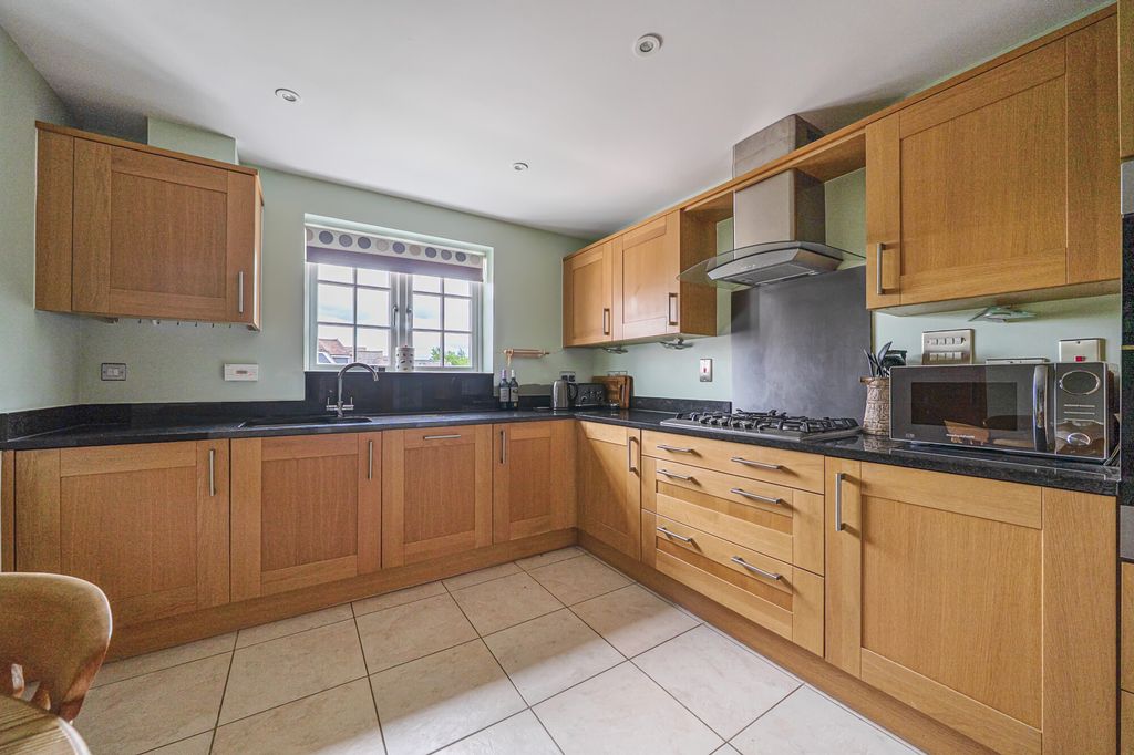 Additional image 13 of 3 bed flat for saleEnborne Gate, Newbury RG14