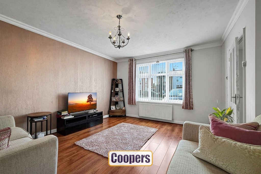 Property photo 2 of 11 Lounge