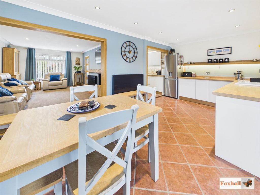 Property photo 3 of 29 Kitchen/ Dining Area