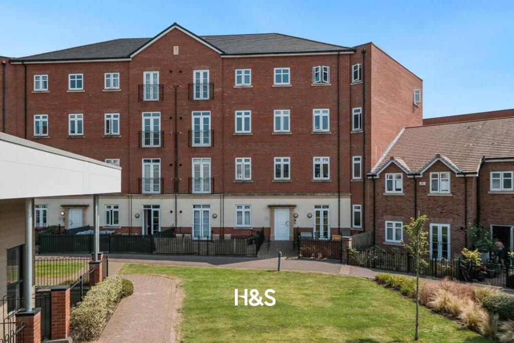 Property photo 1 of 9 Abbotsbury Court - External
